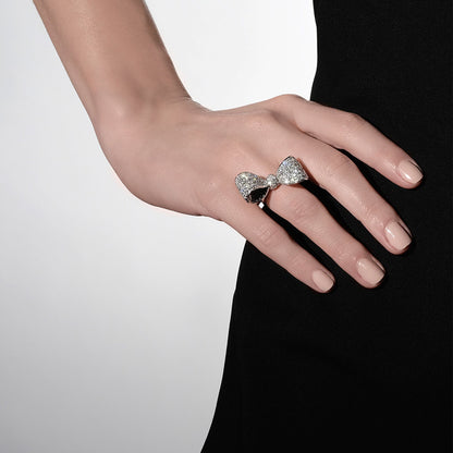 Mimi So Bow Blue Sapphire Ring Medium On-body